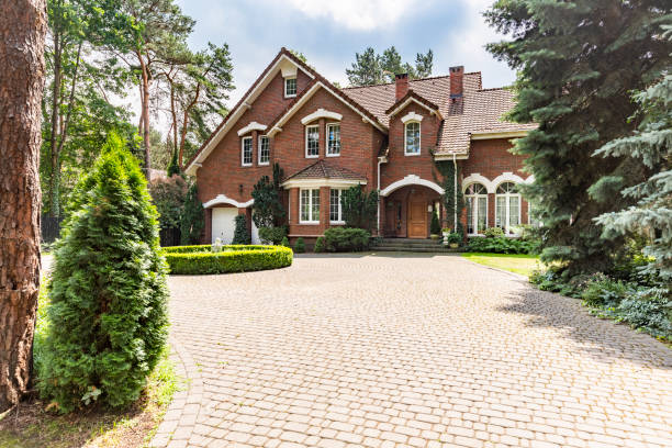 Best Interlocking Driveway Pavers  in Middlefield, OH